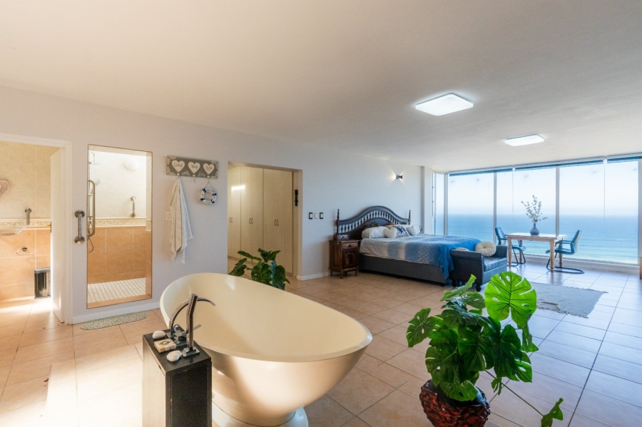 7 Bedroom Property for Sale in Outeniqua Strand Western Cape